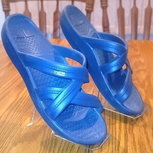 Telic women's size 10 or men's size 9 Mallory slides.